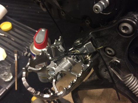 StripsTricks for å stramme fjæra for montering